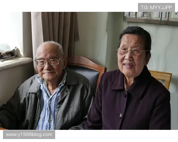 母亲眼中的幸福四十年看他踢球